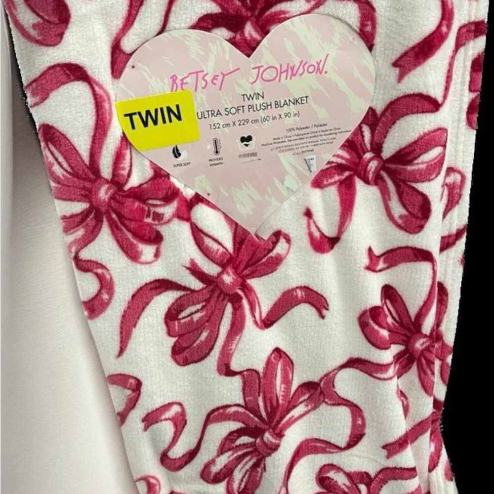 Betsy Johnson, pink and white Christmas bow, twin blanket$40